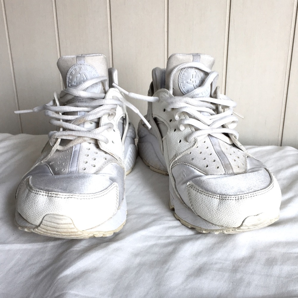 Nike Air Huarache, Women’s size 9